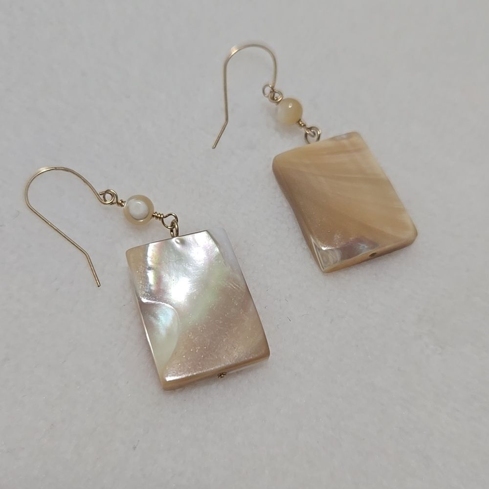 14k Gold Earrings With Stunning Mother-of-Pearl, 6.34g